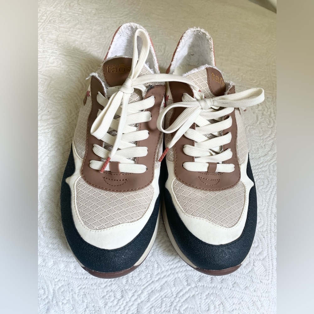 Toas Direction Beige/Rossette Multi sneakers ladies size 8.5